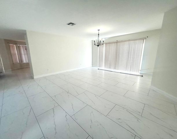127 Saratoga Boulevard W, Royal Palm Beach, FL 33411