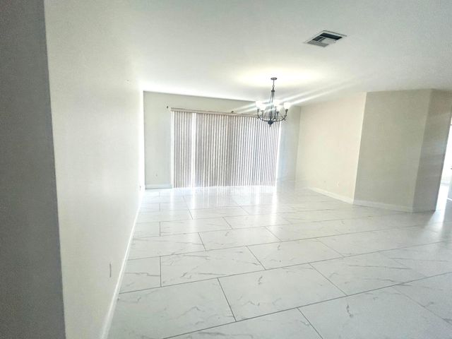 127 Saratoga Boulevard W, Royal Palm Beach, FL 33411