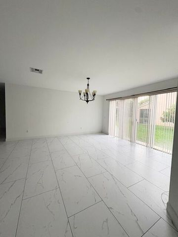 127 Saratoga Boulevard W, Royal Palm Beach, FL 33411