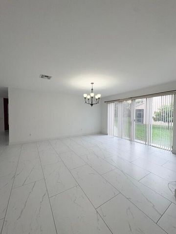 127 Saratoga Boulevard W, Royal Palm Beach, FL 33411