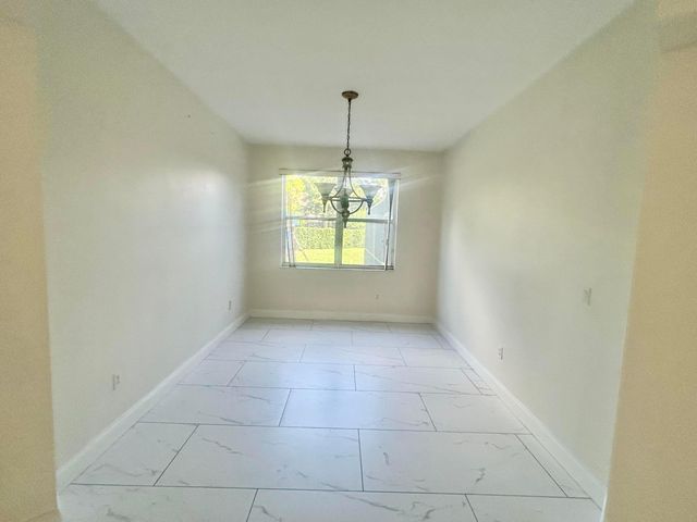 127 Saratoga Boulevard W, Royal Palm Beach, FL 33411