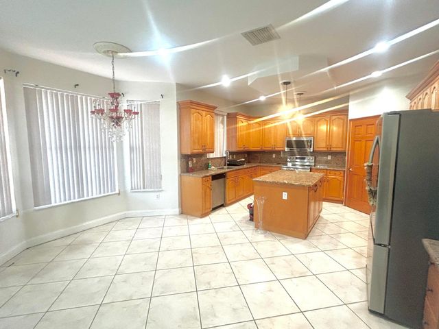 127 Saratoga Boulevard W, Royal Palm Beach, FL 33411
