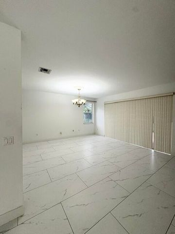 127 Saratoga Boulevard W, Royal Palm Beach, FL 33411
