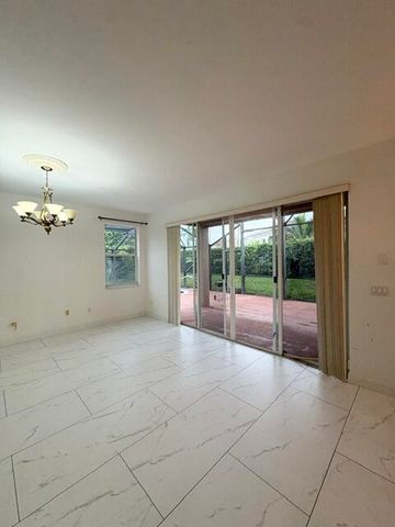 127 Saratoga Boulevard W, Royal Palm Beach, FL 33411