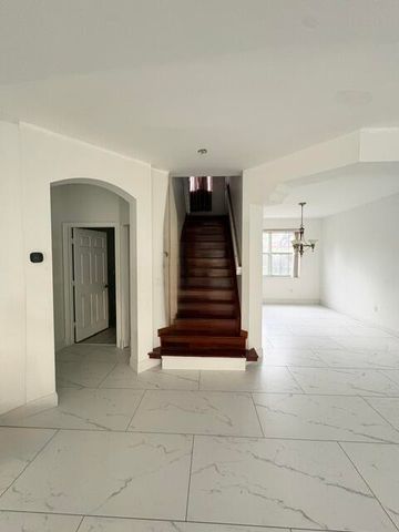 127 Saratoga Boulevard W, Royal Palm Beach, FL 33411