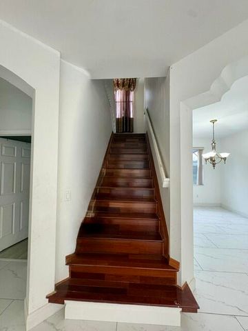 127 Saratoga Boulevard W, Royal Palm Beach, FL 33411