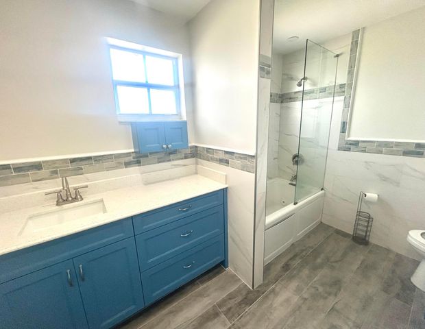 127 Saratoga Boulevard W, Royal Palm Beach, FL 33411