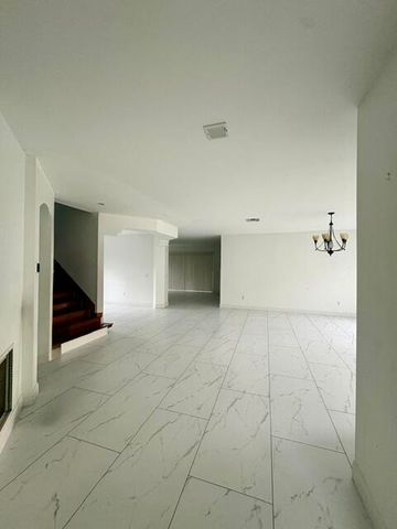 127 Saratoga Boulevard W, Royal Palm Beach, FL 33411
