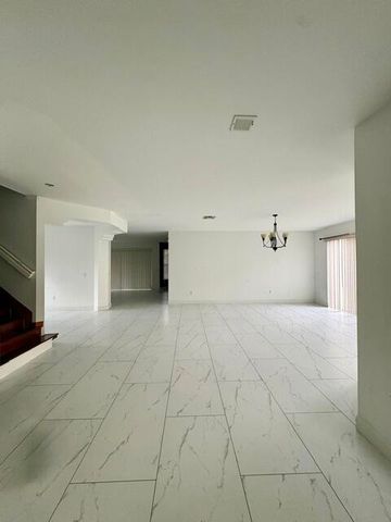 127 Saratoga Boulevard W, Royal Palm Beach, FL 33411