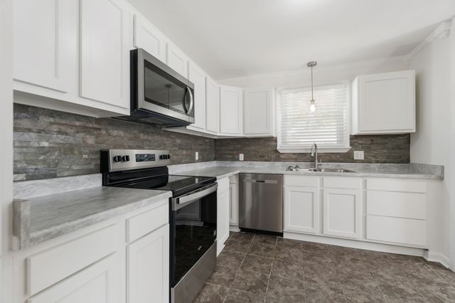 402 Holston Dr, Smyrna, TN 37167
