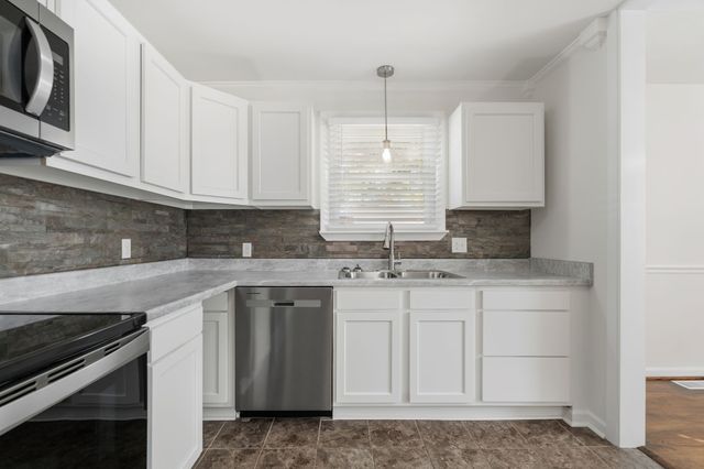 402 Holston Dr, Smyrna, TN 37167