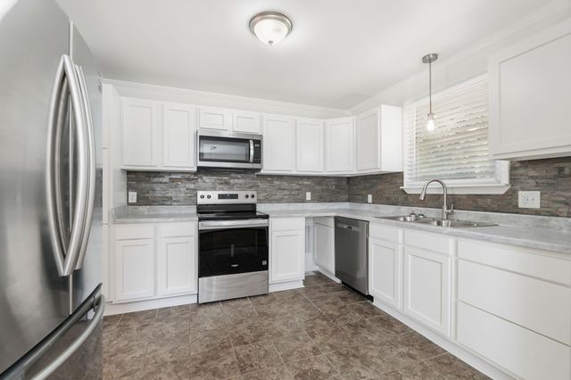 402 Holston Dr, Smyrna, TN 37167