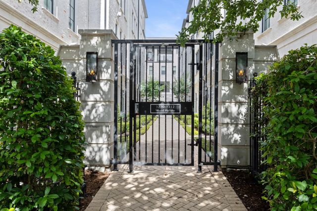 1270 Wood Hollow Drive, Houston, TX 77057