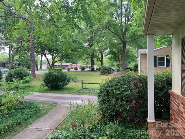 422 Fieldstone Road, Mooresville, NC 28115