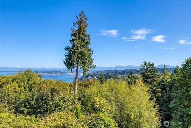 4911 Harbor Lane, Everett, WA 98203
