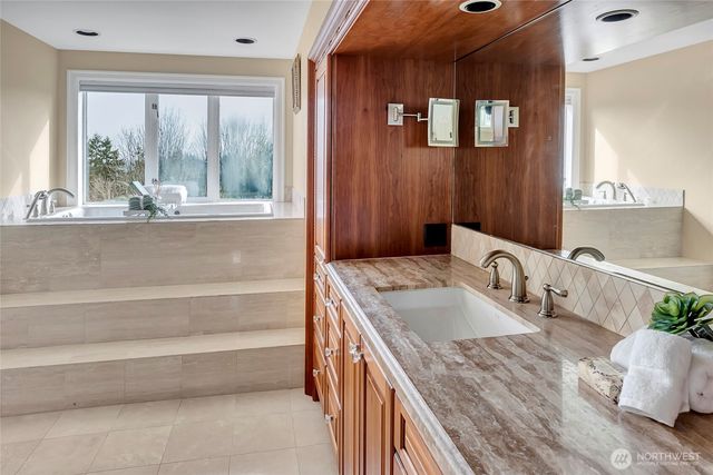 4911 Harbor Lane, Everett, WA 98203