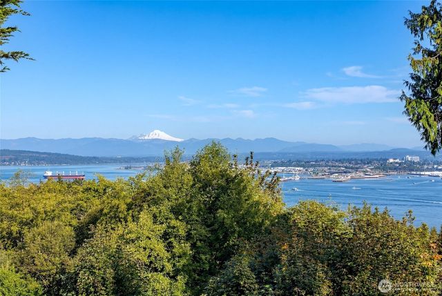 4911 Harbor Lane, Everett, WA 98203
