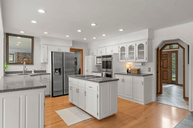 8480 Montgomery Court, Eden Prairie, MN 55347