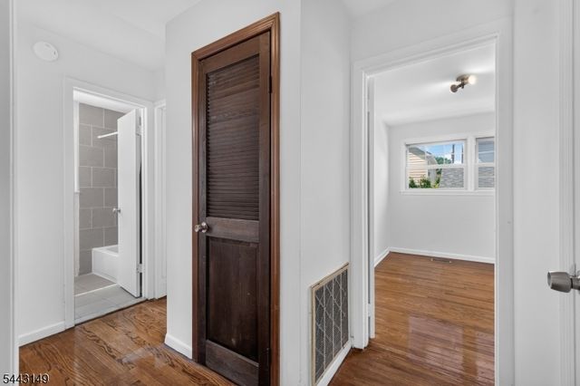 2 Oakwood Pl, North Brunswick Twp., NJ 08902