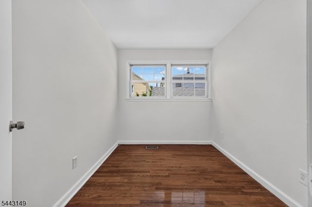 2 Oakwood Pl, North Brunswick Twp., NJ 08902