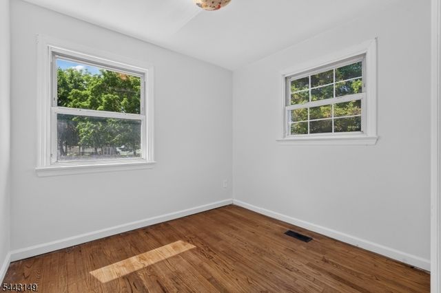 2 Oakwood Pl, North Brunswick Twp., NJ 08902