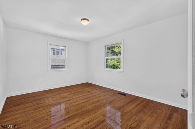 2 Oakwood Pl, North Brunswick Twp., NJ 08902