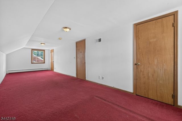2 Oakwood Pl, North Brunswick Twp., NJ 08902