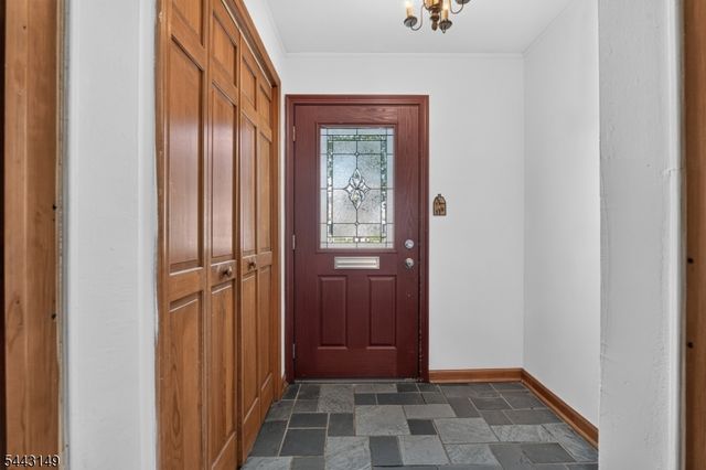 2 Oakwood Pl, North Brunswick Twp., NJ 08902