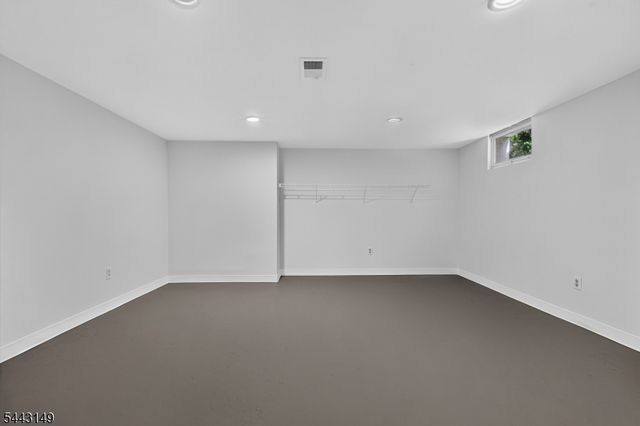 2 Oakwood Pl, North Brunswick Twp., NJ 08902