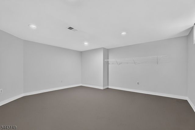 2 Oakwood Pl, North Brunswick Twp., NJ 08902