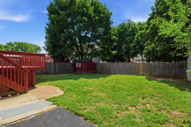 2 Oakwood Pl, North Brunswick Twp., NJ 08902