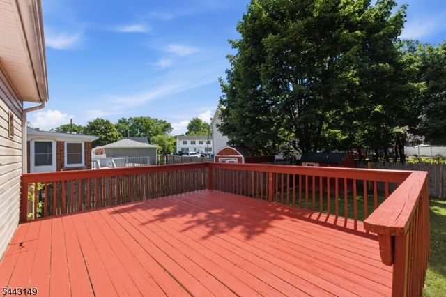 2 Oakwood Pl, North Brunswick Twp., NJ 08902