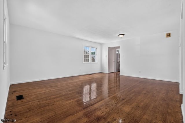 2 Oakwood Pl, North Brunswick Twp., NJ 08902