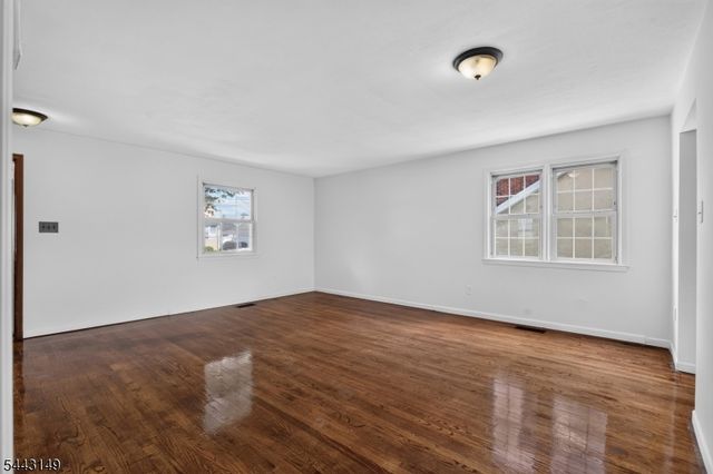 2 Oakwood Pl, North Brunswick Twp., NJ 08902