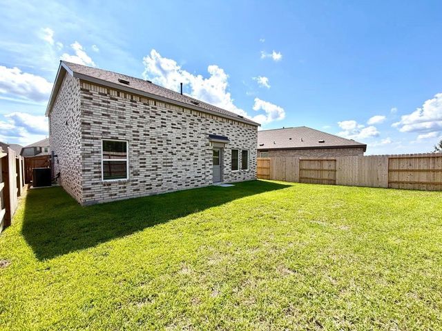 335 Ice Shore Trail, Dayton, TX 77535