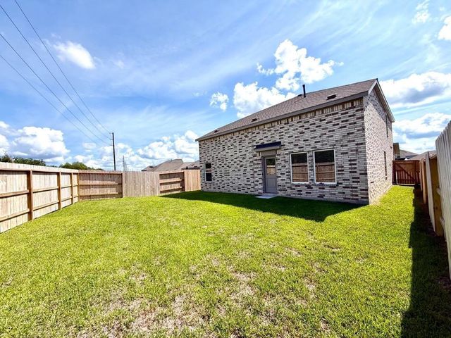 335 Ice Shore Trail, Dayton, TX 77535