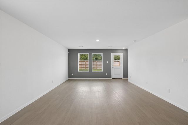 335 Ice Shore Trail, Dayton, TX 77535