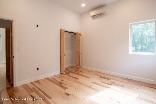 9 Iroquois Lane, Hurley, NY 12443