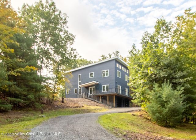 9 Iroquois Lane, Hurley, NY 12443