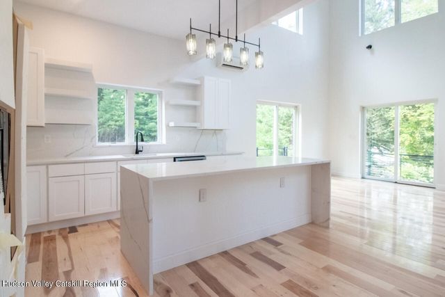 9 Iroquois Lane, Hurley, NY 12443