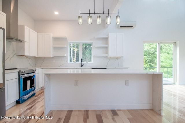 9 Iroquois Lane, Hurley, NY 12443