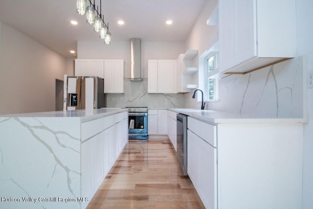 9 Iroquois Lane, Hurley, NY 12443