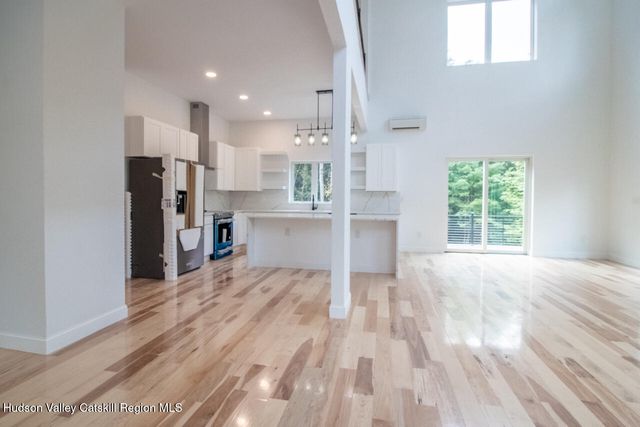 9 Iroquois Lane, Hurley, NY 12443