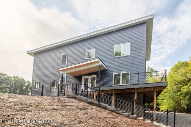 9 Iroquois Lane, Hurley, NY 12443