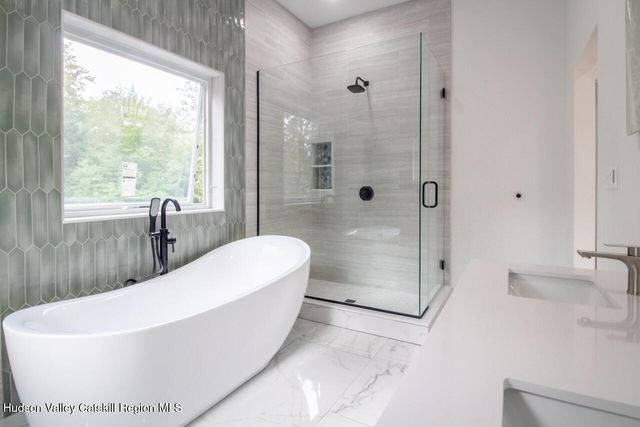 9 Iroquois Lane, Hurley, NY 12443