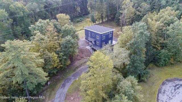 9 Iroquois Lane, Hurley, NY 12443