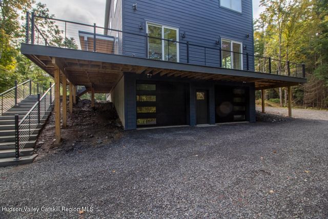 9 Iroquois Lane, Hurley, NY 12443