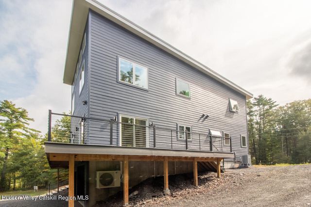 9 Iroquois Lane, Hurley, NY 12443