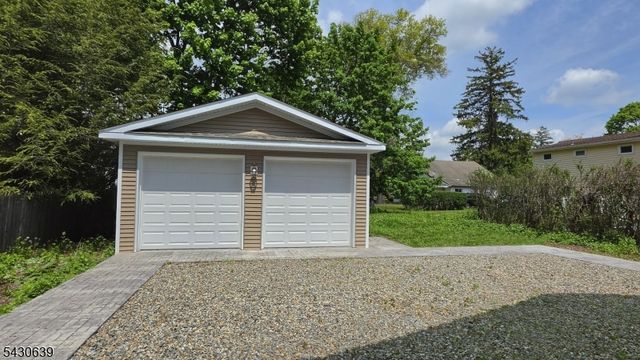 27 Forest Rd, Mount Olive Twp., NJ 07828