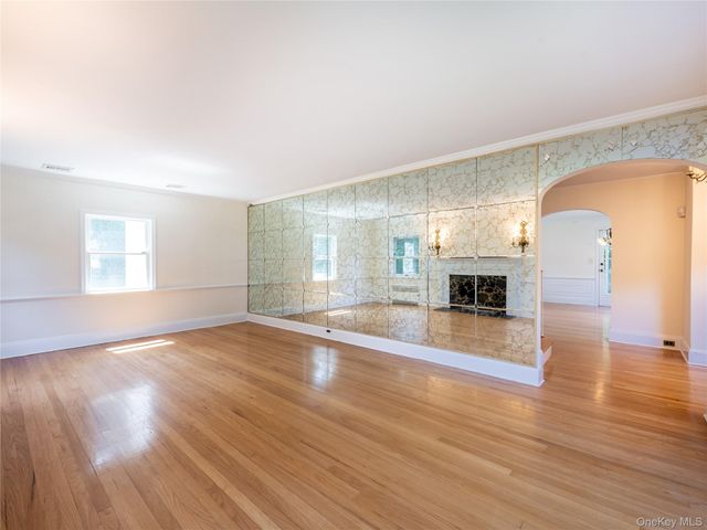 91 Pickwick Road, Manhasset, NY 11030